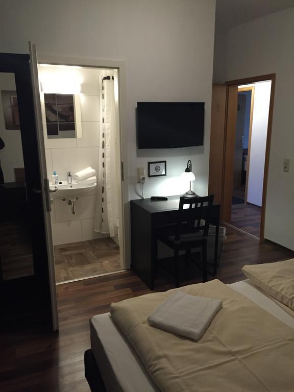 Hotel Engel Waldbronn Quarto foto
